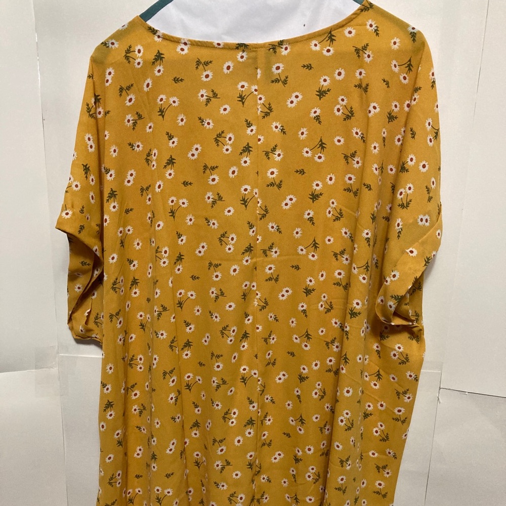Yellow Daisy Short Sleeve Crisscross Top - Picture 3 of 3